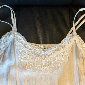 Junior's Billabong shirt, size M